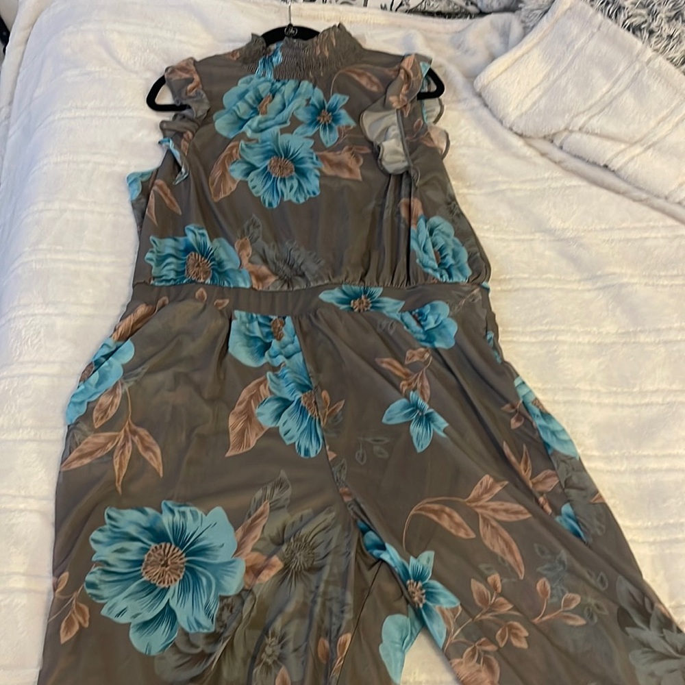 G by Giuliana jumpsuit, sleeveless, floral, cinched waist for a perfect fit ✨